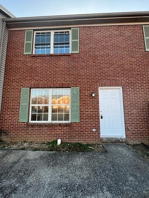 1st image of 208 Coburn Dr