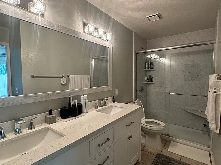 2828 Famosa Blvd — Photo 15