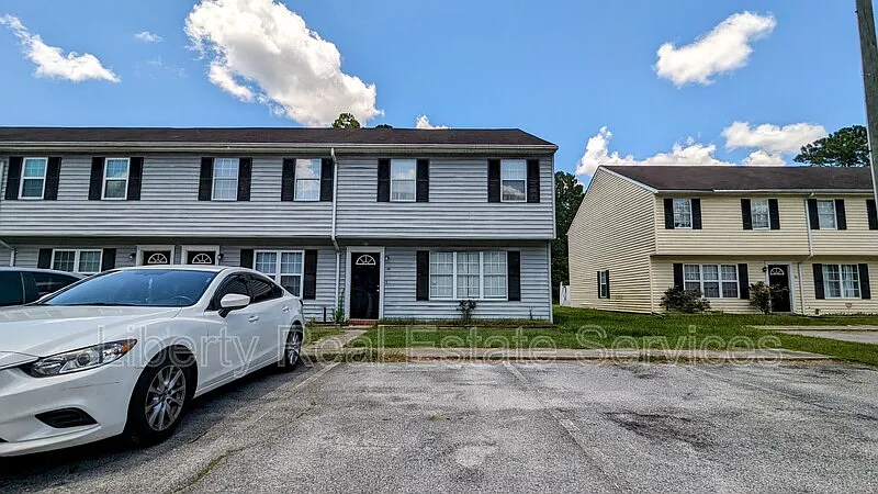 1100 Pineland Ave #3H