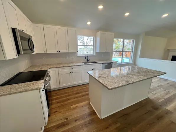 2404 Beckley Ct, Corinth, TX 76210