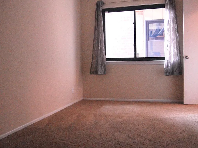2438 Glengyle Dr — Photo 17