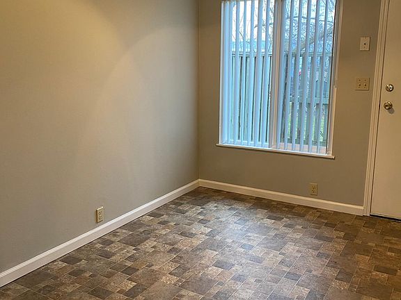 3rd image of 605 N Red Bud Trl #8