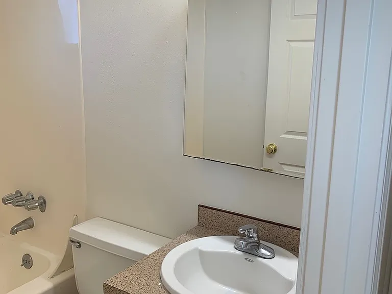 322 SW 10th St — Photo 27