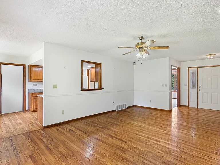 405 Union Pl — Photo 4