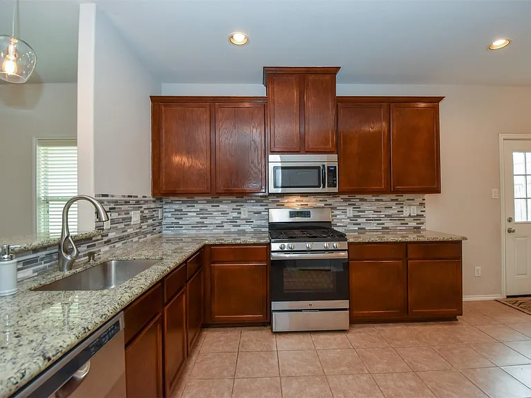 3615 Bridgebluff Ln — Photo 6