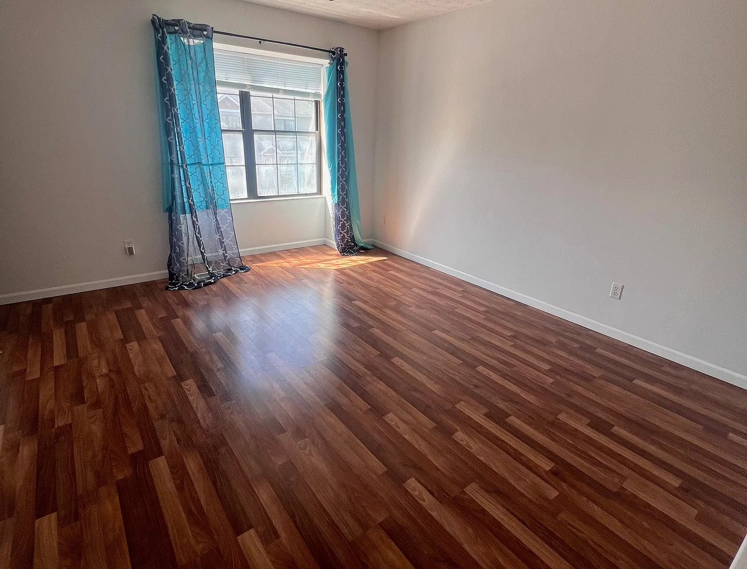 2 bed, 1.5 bath, 1030 sqft, $1,600 — Photo 3