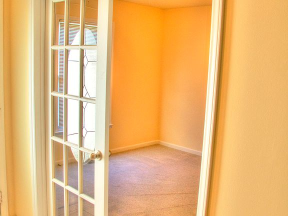 3rd Bedroom (office or nursery)