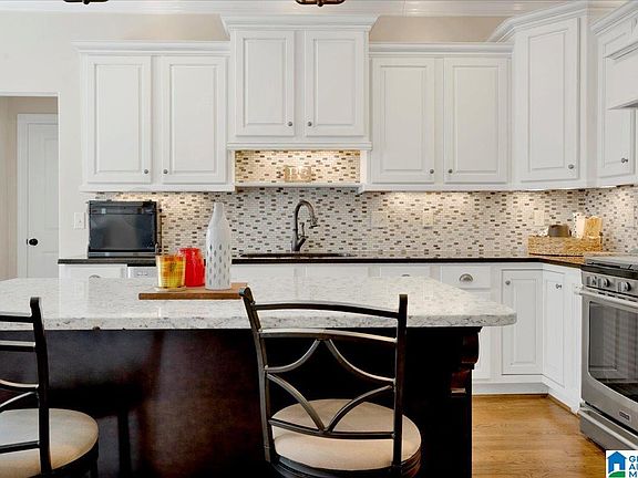3rd image of 225 Grey Oaks Ct