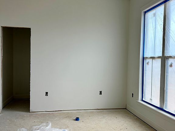 5th image of 1013 Henry Lee Dr