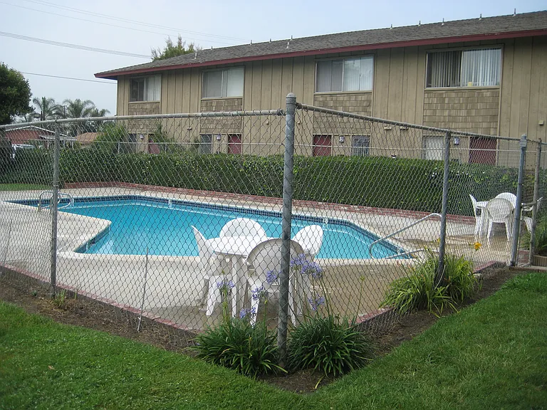 Countryside Townhomes Apartments — Photo 10