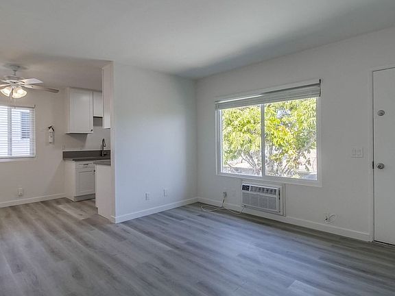 4th image of 1443-1447 Holly Ave #F