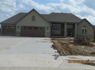 13200 Oakbrook Ct, Kearney, MO 64060