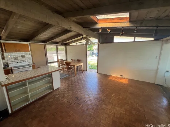 264 Halemaumau St, Honolulu, HI 96821
