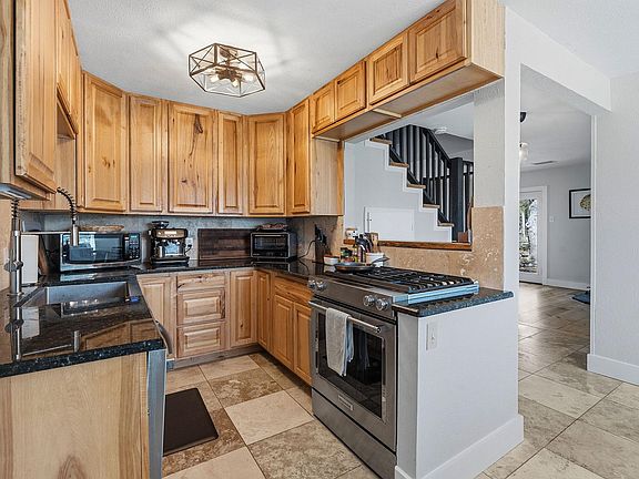 4th image of 255 Rocky Creek Rd