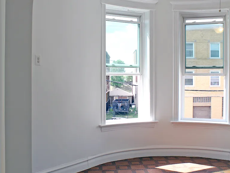 2025 W 35th St #2F — Photo 21