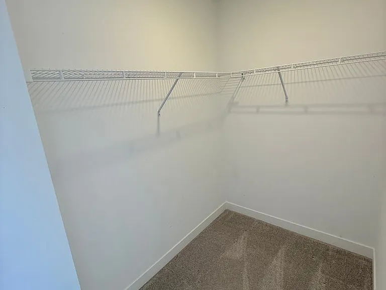 1046 Elmwood Ln — Photo 29