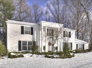3863 N Valley Dr, Fairview Park, OH 44126