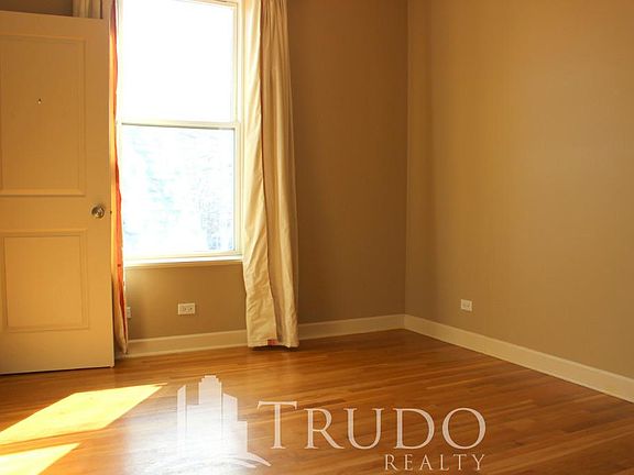 5th image of 1945 N Whipple St #3
