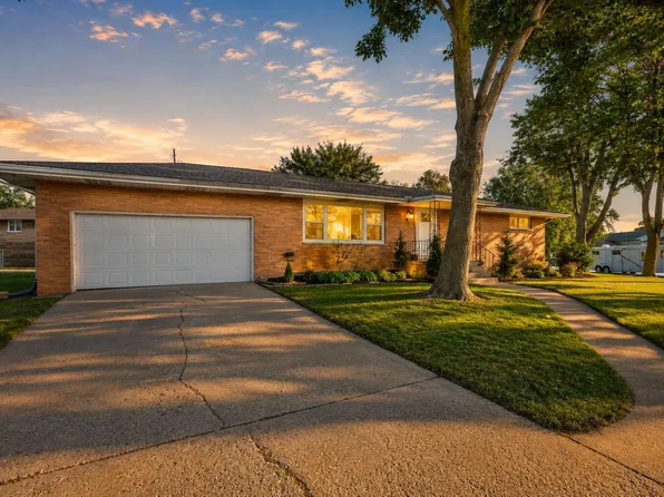 700 W 55th Ave, Merrillville, IN 46410