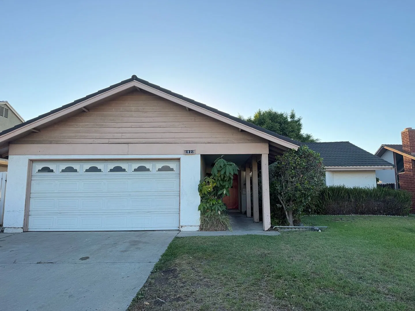 Stunning Single Story, 3 Bedroom, 2 Car Garage! — Photo 2