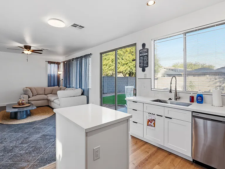 220 W Beechnut Pl — Photo 31