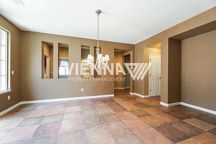 1014 Waterford Dr — Photo 6