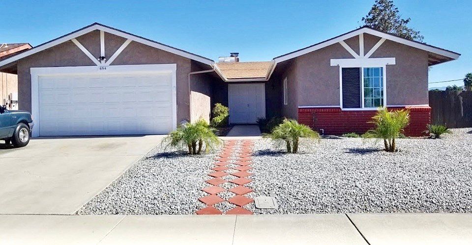 1st image of 694 Holly Dr