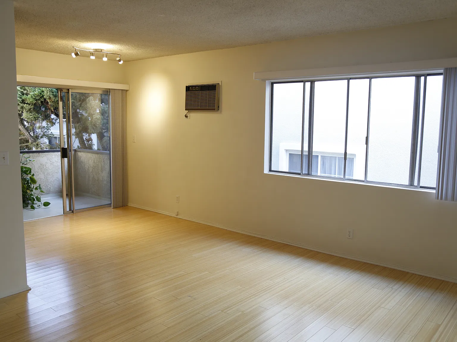 1 bed, 650 sqft, $2,100 — Photo 3