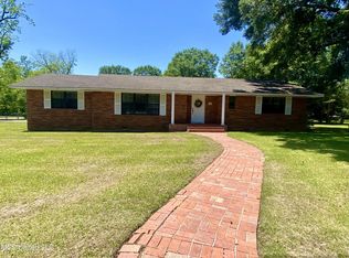 208 Elizabeth St, Wiggins, MS 39577