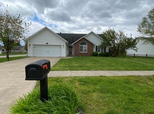 1426 Redwood Dr, Chatham, IL 62629