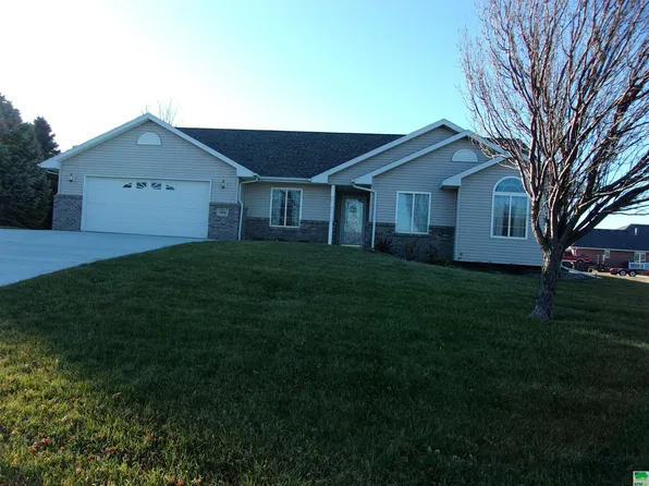 406 W Maple St, Laurel, NE 68745