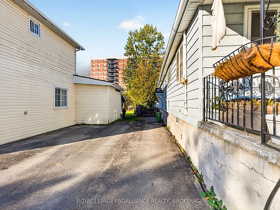 3rd image of 628 Macdonnell St