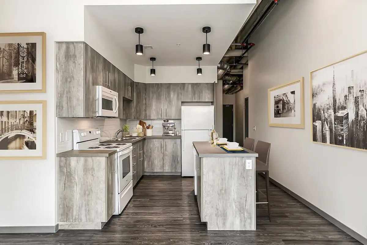 Kingsway Lofts — Photo 1