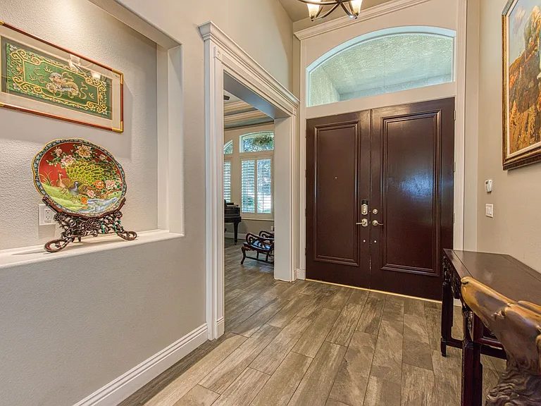 10234 N Rowell Ave — Photo 4