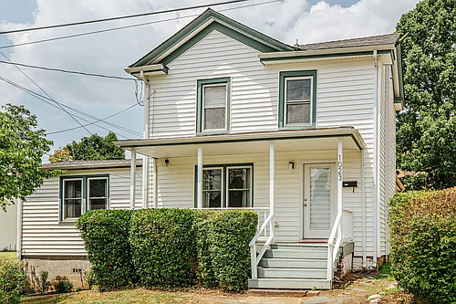 1023 King St Photo 1