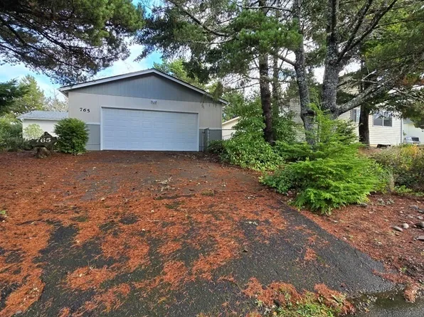 765 SE Bird Ave, Waldport, OR 97394