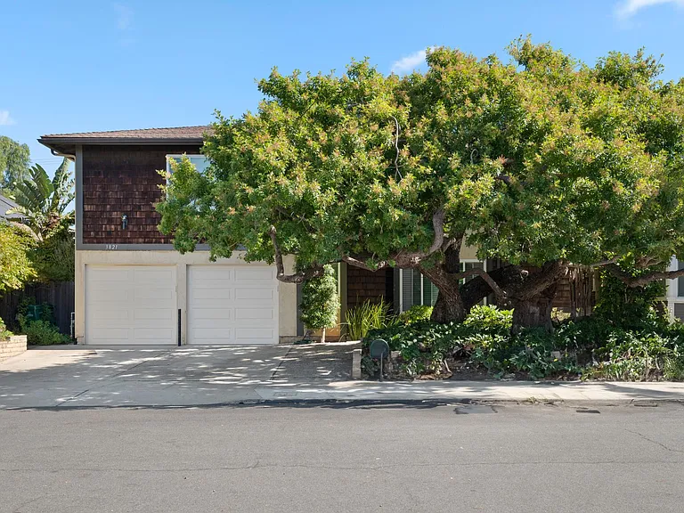 3821 Albatross St — Photo 50