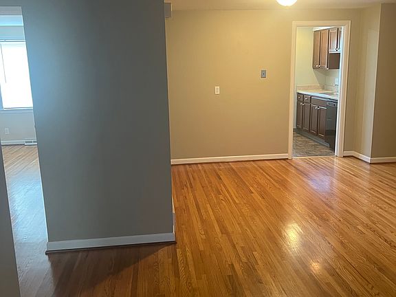 4th image of 465 Wehrle Dr APT 1
