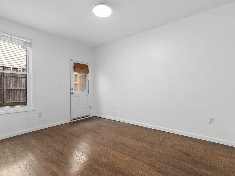 84 Griffith St #1 — Photo 9