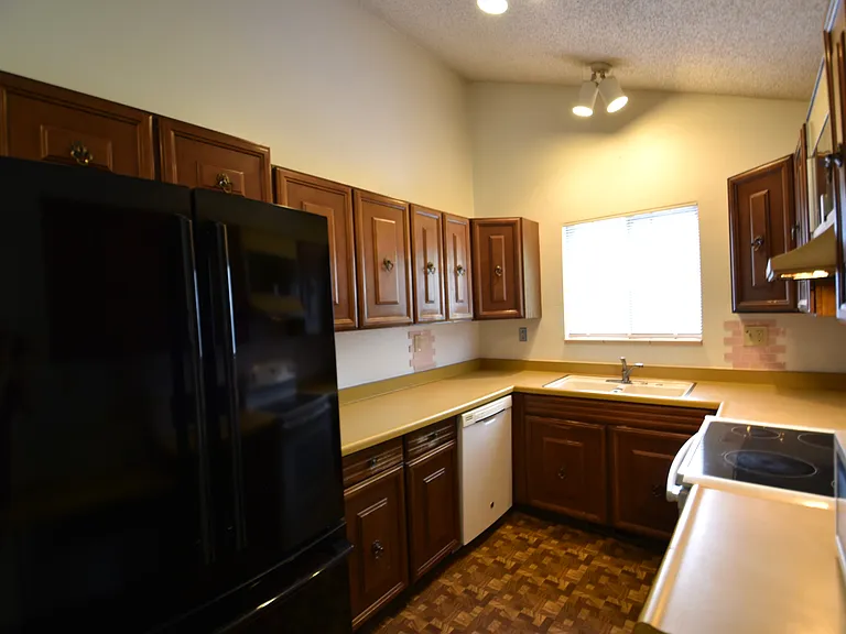 2643 Sherwood Cir — Photo 7