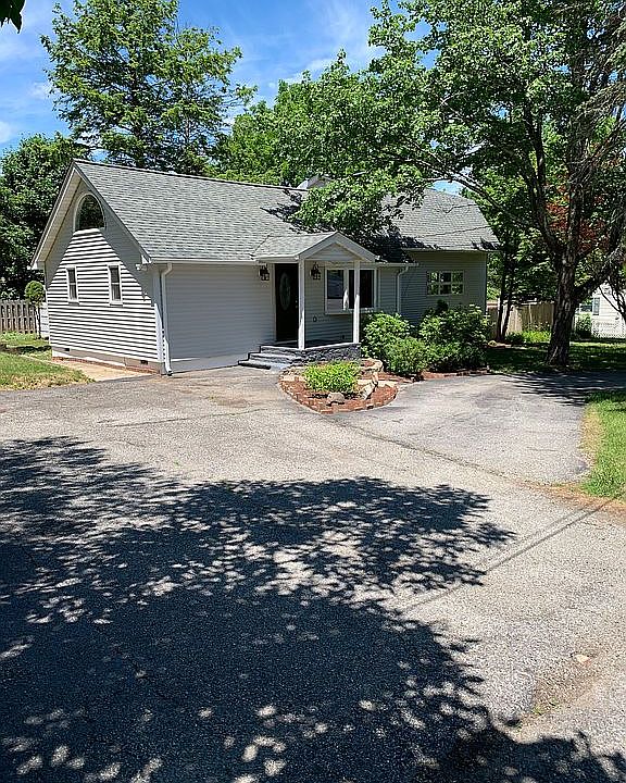 1st image of 406 Biglow Dr