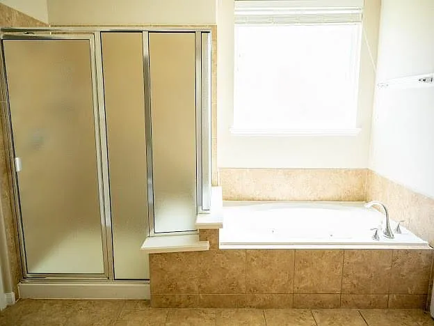 10007 Shire Green Ln — Photo 10