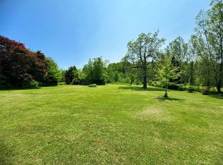 7509 E Lake Rd, Erie, PA 16511