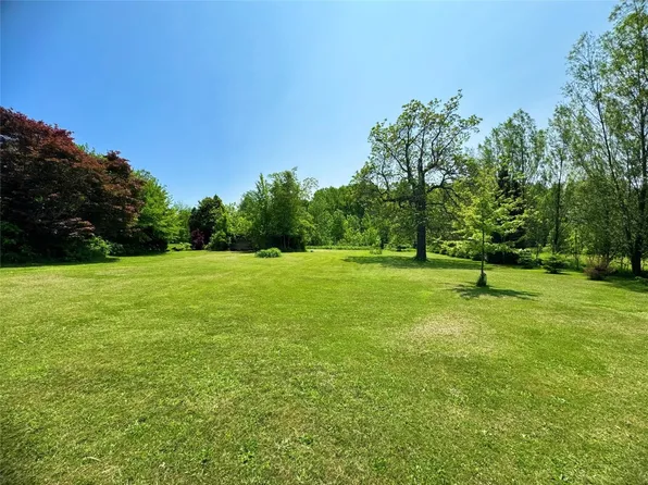 7509 E Lake Rd, Erie, PA 16511