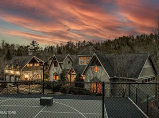 3385 Birds Creek Rd, Sevierville, TN 37876