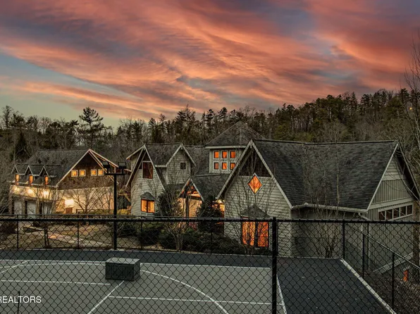 3385 Birds Creek Rd, Sevierville, TN 37876