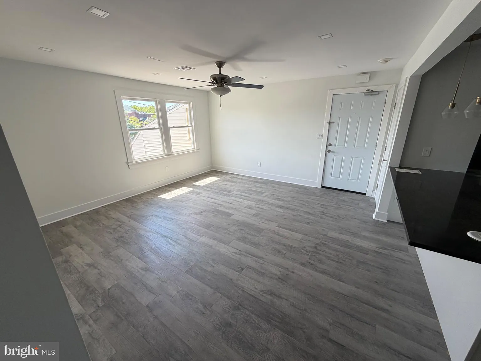 2 bed, 1.0 bath, 1000 sqft, $2,000 — Photo 2