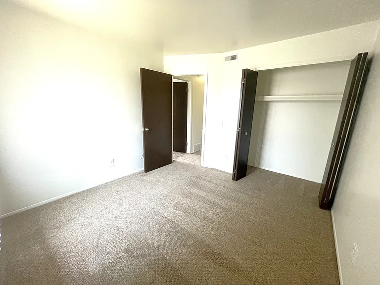 Windsor Place Apartments — Photo 145