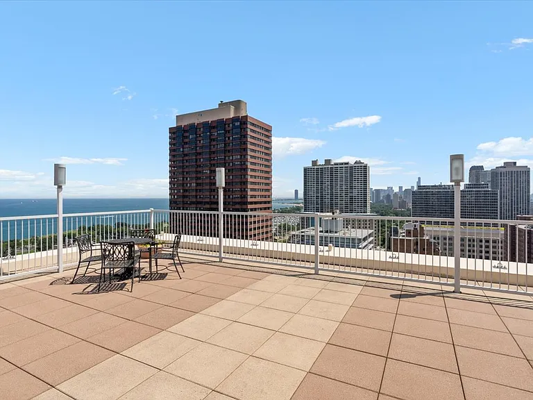 336 W Wellington Ave #604 — Photo 16