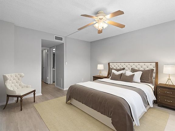 3rd image of 4915 Bay St NE APT 321